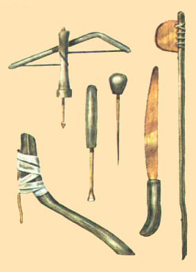 imagem com representações em desenho de ferramentas de cobre usadas em marcenaria no antigo egito.